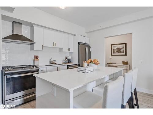 104-10 Culinary Lane, Barrie, ON - Indoor Photo Showing Kitchen With Upgraded Kitchen