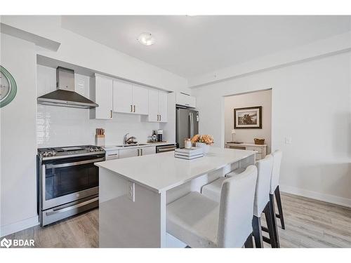 104-10 Culinary Lane, Barrie, ON - Indoor Photo Showing Kitchen With Upgraded Kitchen