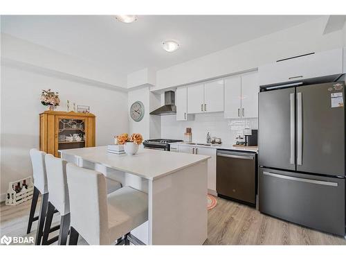 104-10 Culinary Lane, Barrie, ON - Indoor Photo Showing Kitchen With Upgraded Kitchen