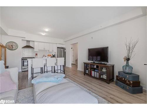 104-10 Culinary Lane, Barrie, ON - Indoor Photo Showing Living Room