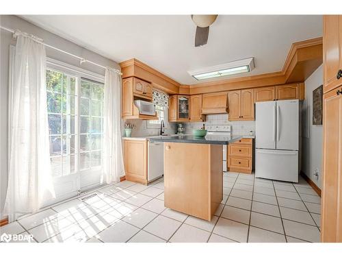 9 Oriole Court, Barrie, ON - Indoor Photo Showing Kitchen