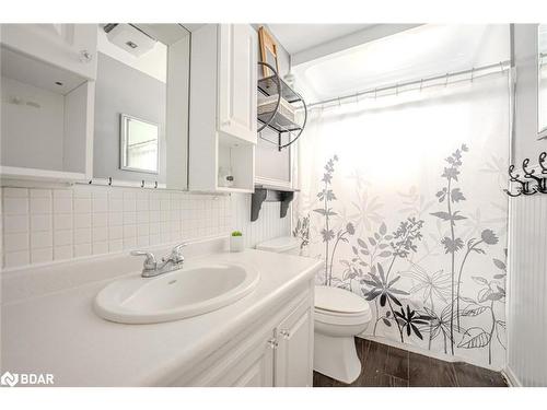 9 Oriole Court, Barrie, ON - Indoor Photo Showing Bathroom