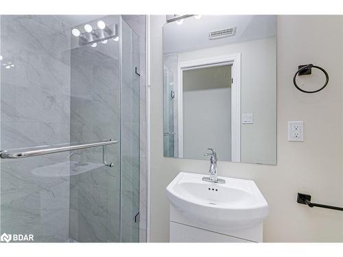 1-98 Peel Street, Barrie, ON - Indoor Photo Showing Bathroom