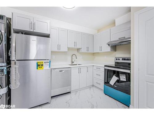 1-98 Peel Street, Barrie, ON - Indoor Photo Showing Kitchen With Stainless Steel Kitchen