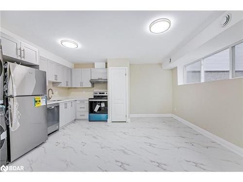 1-98 Peel Street, Barrie, ON - Indoor Photo Showing Kitchen