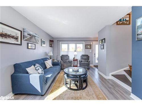 117 Bentley Crescent, Barrie, ON - Indoor Photo Showing Living Room