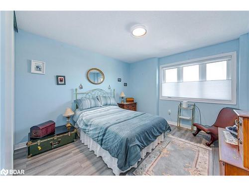 117 Bentley Crescent, Barrie, ON - Indoor Photo Showing Bedroom