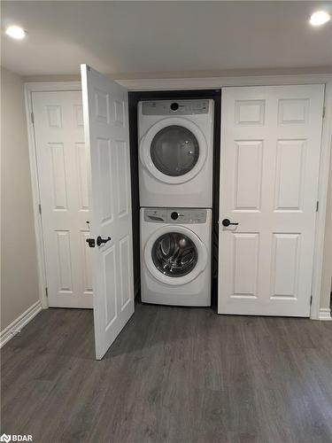 Lower-6 Bowman Avenue, Barrie, ON - Indoor Photo Showing Laundry Room