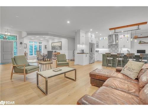 101 Budds Mill Road, Snow Valley, ON - Indoor Photo Showing Living Room