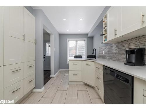 1202 Benson Street, Innisfil, ON - Indoor Photo Showing Kitchen