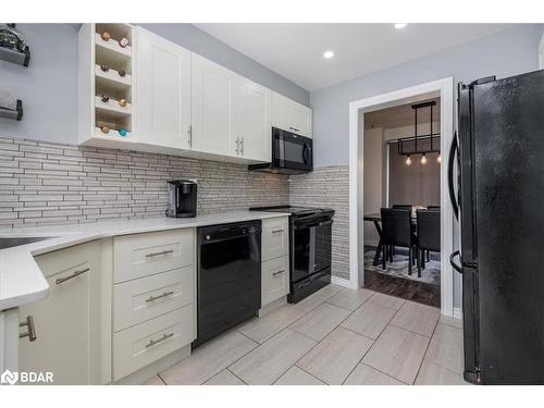 1202 Benson Street, Innisfil, ON - Indoor Photo Showing Kitchen With Upgraded Kitchen