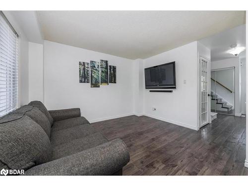 1202 Benson Street, Innisfil, ON - Indoor Photo Showing Living Room