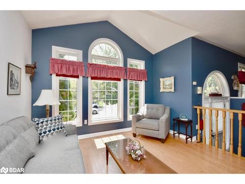 263 Dock Road, Barrie, ON - Indoor Photo Showing Living Room