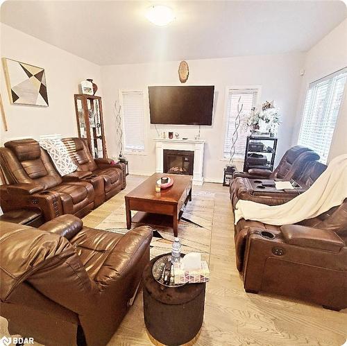 267 Bethune Avenue Avenue, Welland, ON - Indoor Photo Showing Living Room With Fireplace