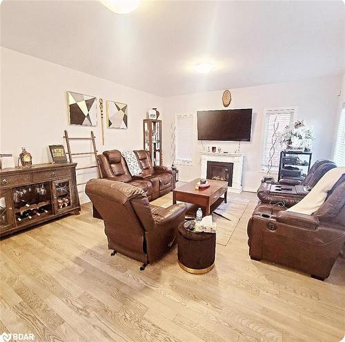 267 Bethune Avenue Avenue, Welland, ON - Indoor Photo Showing Living Room With Fireplace