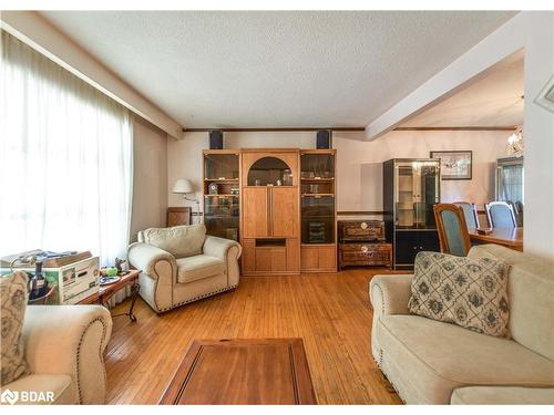 205 Merrett Drive, Barrie, ON - Indoor Photo Showing Living Room