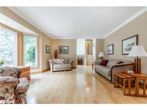 509 Mt St Louis Road W, Oro-Medonte, ON - Indoor Photo Showing Living Room