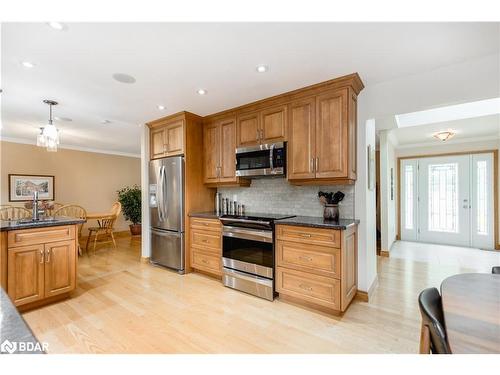 509 Mt St Louis Road W, Oro-Medonte, ON - Indoor Photo Showing Kitchen With Stainless Steel Kitchen