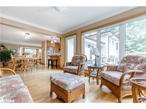 509 Mt St Louis Road W, Oro-Medonte, ON - Indoor Photo Showing Living Room