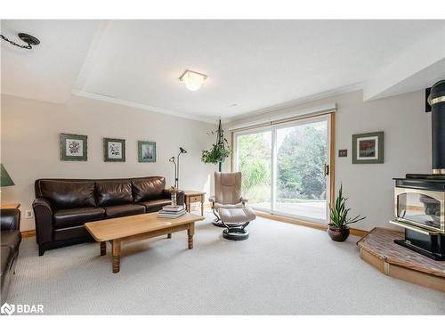 509 Mt St Louis Road W, Oro-Medonte, ON - Indoor Photo Showing Living Room