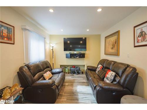 174 7Th Street, Midland, ON - Indoor Photo Showing Living Room