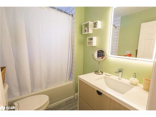 174 7Th Street, Midland, ON - Indoor Photo Showing Bathroom