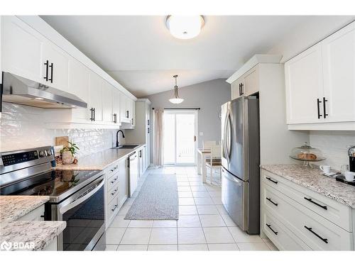 1112 Kell Street, Innisfil, ON - Indoor Photo Showing Kitchen