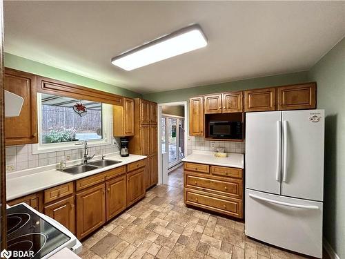 319203 Grey Road 1, Georgian Bluffs, ON - Indoor Photo Showing Kitchen With Double Sink