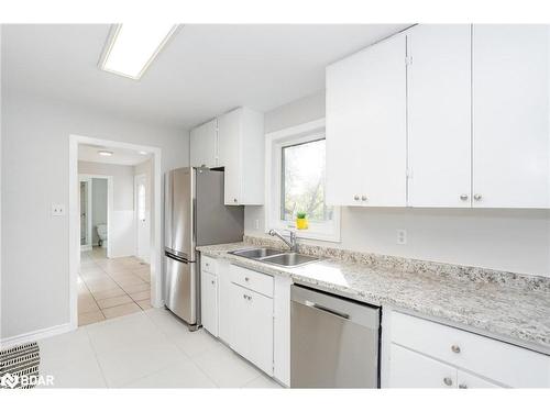 161 Brentwood Road, Angus, ON - Indoor Photo Showing Kitchen With Double Sink