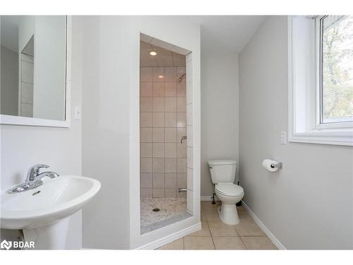 161 Brentwood Road, Angus, ON - Indoor Photo Showing Bathroom