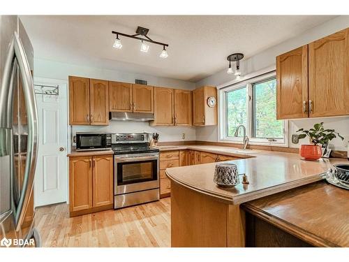 30 The Granite Bluff, Bracebridge, ON - Indoor Photo Showing Kitchen With Stainless Steel Kitchen With Double Sink