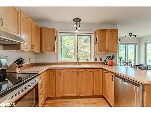 30 The Granite Bluff, Bracebridge, ON - Indoor Photo Showing Kitchen