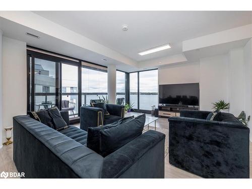 714-185 Dunlop Street East Street E, Barrie, ON - Indoor Photo Showing Living Room