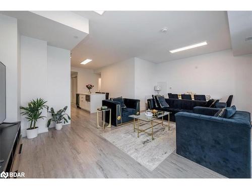 714-185 Dunlop Street East Street E, Barrie, ON - Indoor Photo Showing Living Room