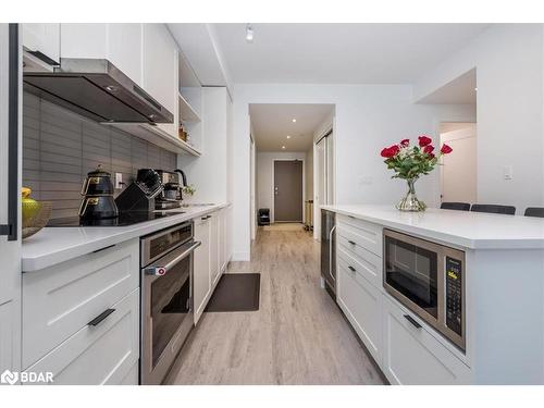 714-185 Dunlop Street East Street E, Barrie, ON - Indoor Photo Showing Kitchen