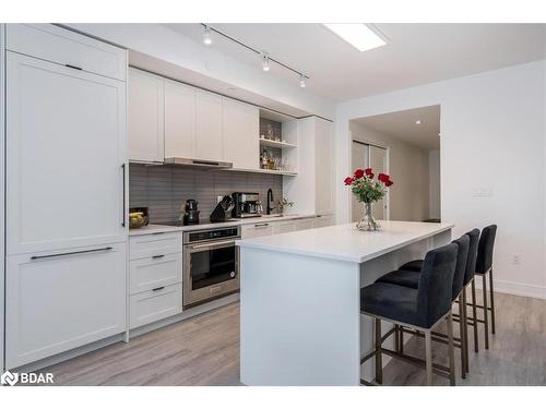 714-185 Dunlop Street East Street E, Barrie, ON - Indoor Photo Showing Kitchen With Upgraded Kitchen