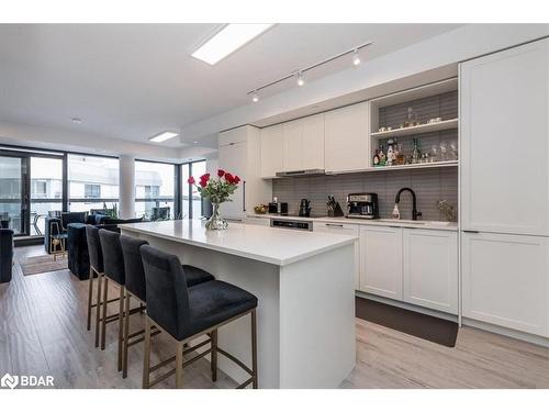 714-185 Dunlop Street East Street E, Barrie, ON - Indoor Photo Showing Kitchen With Upgraded Kitchen