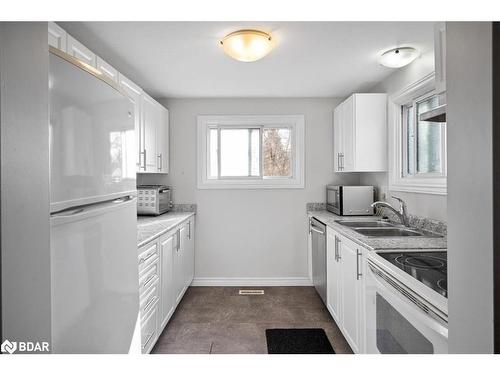 39 Laurie Crescent, Barrie, ON - Indoor Photo Showing Kitchen With Double Sink