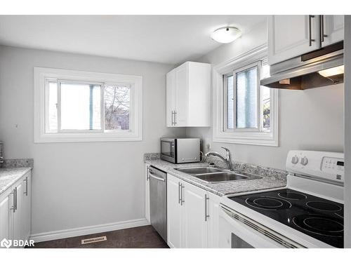 39 Laurie Crescent, Barrie, ON - Indoor Photo Showing Kitchen With Double Sink