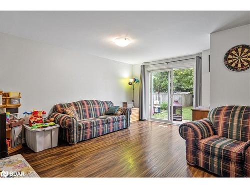 39 Laurie Crescent, Barrie, ON - Indoor Photo Showing Living Room