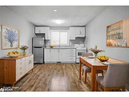 39 Laurie Crescent, Barrie, ON - Indoor Photo Showing Kitchen