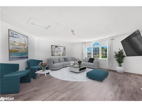 36 Batteaux Street, Barrie, ON - Indoor Photo Showing Living Room