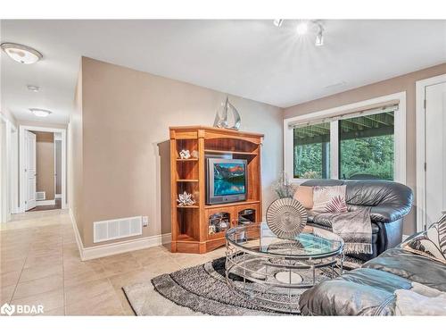 7650E County Rd 50 Road, Campbellford, ON - Indoor Photo Showing Living Room