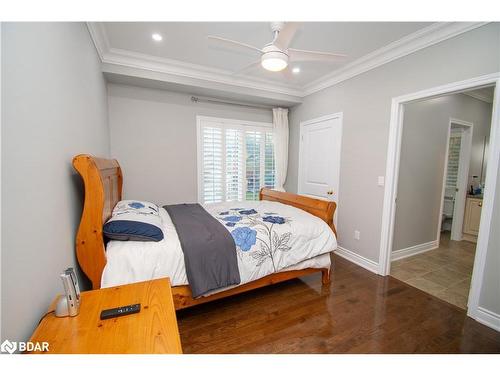 3965 Algoma Avenue, Innisfil, ON - Indoor Photo Showing Bedroom