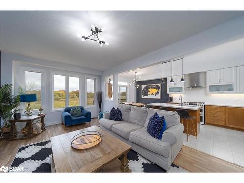 42 Wood Crescent, Essa, ON - Indoor Photo Showing Living Room