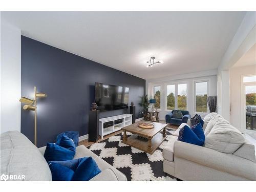 42 Wood Crescent, Essa, ON - Indoor Photo Showing Living Room