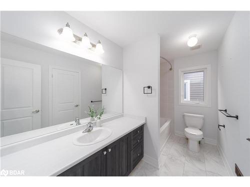 42 Wood Crescent, Essa, ON - Indoor Photo Showing Bathroom