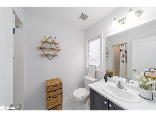 42 Wood Crescent, Essa, ON - Indoor Photo Showing Bathroom