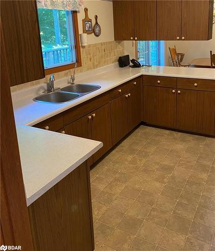 369 Indian Trail, Huntsville, ON - Indoor Photo Showing Kitchen With Double Sink