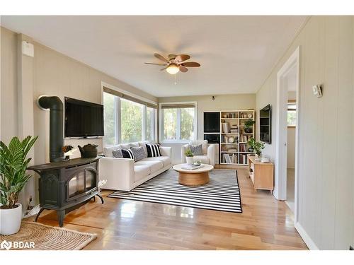 98 Lakeshore Road W, Oro-Medonte, ON - Indoor Photo Showing Living Room